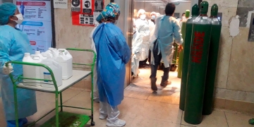 El hospital Honorio Delgado funciona al límite de su capacidad.