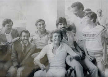 De la mano de Máximo Carrasco (sujeta un periódico), los rojinegros consiguieron el primer título nacional en 1981. En aquel equipo destacaban Jorge Ramírez, Raúl Obando, Fredy Bustamante y Genaro Neyra. Todos ellos arequipeños.
