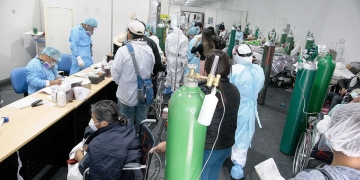 Más de 130 personas esperan ser hospitalizadas en el Honorio Delgado.