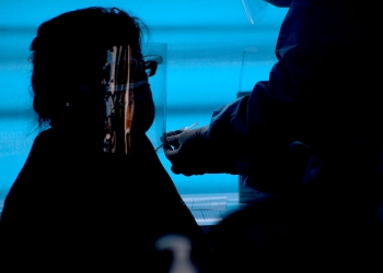 Promesa. Según las autoridades de salud, la campaña de vacunación de los adultos mayores finalizaría el 9 de julio.