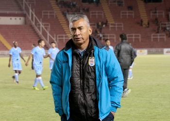 El exentrenador del FBC Melgar y Deportivo Binacional, viaja periódicamente a España para capacitarse.