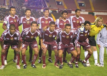 El equipo universitario consiguió tres títulos consecutivos en la Liga Departamental de Arequipa y en el año 2002, ascendió al fútbol profesional.