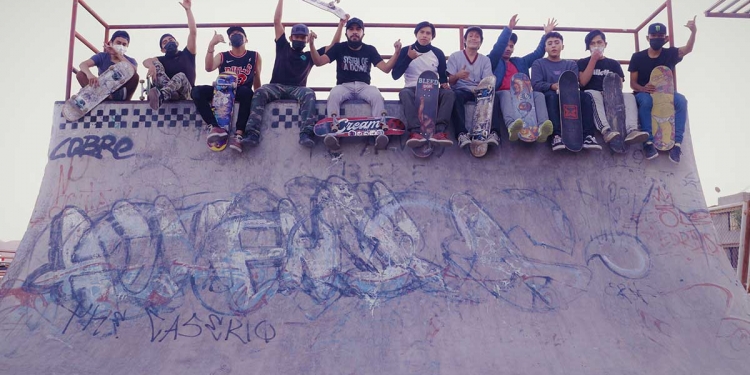 En Arequipa, grupos de jóvenes entusiastas practican el skate esperando el apoyo de las autoridades.