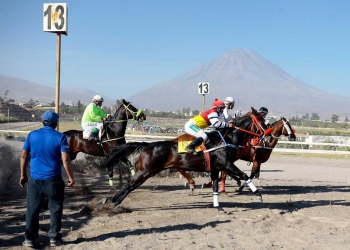 El Festival hípico, contó con cinco carreras, destacando el clásico Fundación de Arequipa y APCCA.