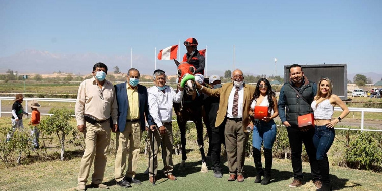 Socios, propietarios y directivos del Jockey Club de Arequipa, destacaron la presencia del público y el nivel de los ejemplares.