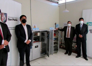 Orlando Sonco, Javier Montalvo, Alfonso Barreda y Víctor Apaza fueron parte del equipo que construyó el generador de ozono de alta capacidad.