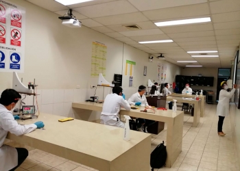 Los alumnos solo pueden ingresar 15 minutos antes de sus clases y una vez culminadas deben retirarse.