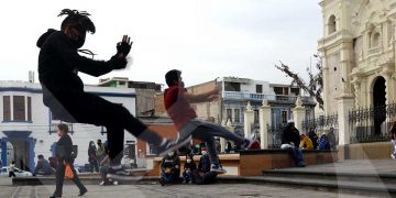 Ronaldo y Fabricio, son dos jóvenes que pertenecen al grupo Brisas Peruanas. Ellos bailan caporal y se lucen con sus acrobáticos pasos.