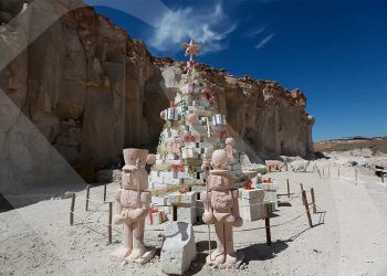 El árbol de Navidad, es la nueva atracción de este año; consta de 400 sillares que fueron colocados durante una semana.