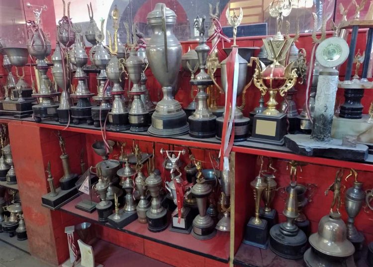 A lo largo de su historia, el gimnasio recibió cientos de reconocimientos y trofeos por su apoyo al deporte.