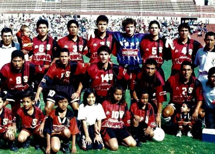 El exfutbolista jugó en el Sportivo Huracán, Total Chalaco y Atlético Unversidad, pero fue en el FBC Melgar donde se hizo un nombre en el fútbol peruano.