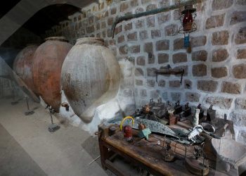El Socavón es historia pura y sus paredes son la muestra más de 400 años de producción de pisco y vino.