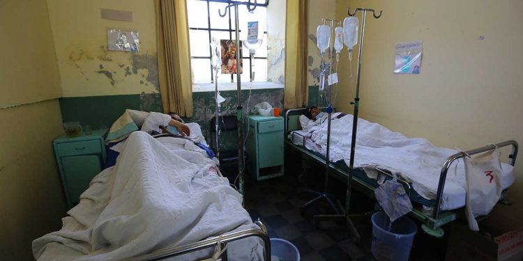 Los ambientes del hospital Goyeneche tienen más de 100 años de antigüedad y albergan a pacientes de todo el sur.