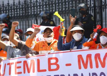 Días atrás, decenas de trabajadores de Las Bambas protestaron en Arequipa, por la paralización de las actividades.