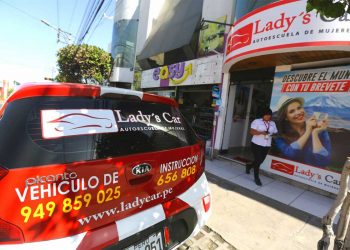 El local de Lady's Car se ubica en el distrito de Yanahuara y forma parte de la escuela de manejo José Gálvez.