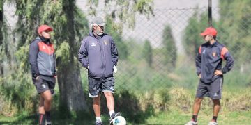 El entrenador Marco Valencia, junto a su comando técnico, buscan formar modelos de jugadores en los diferentes puestos. (Foto: FBC Melgar)