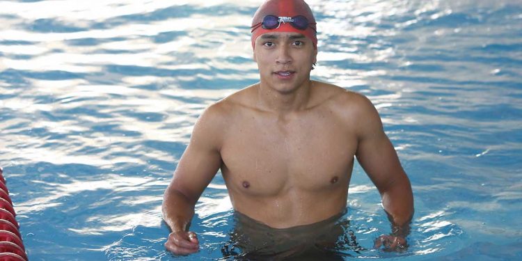 El nadador arequipeño, entrena de tres a cuatro horas diarias.