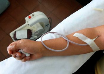En estos tiempos, la compra de sangre se ha convertido en un recurso válido para salvar la vida de una persona.