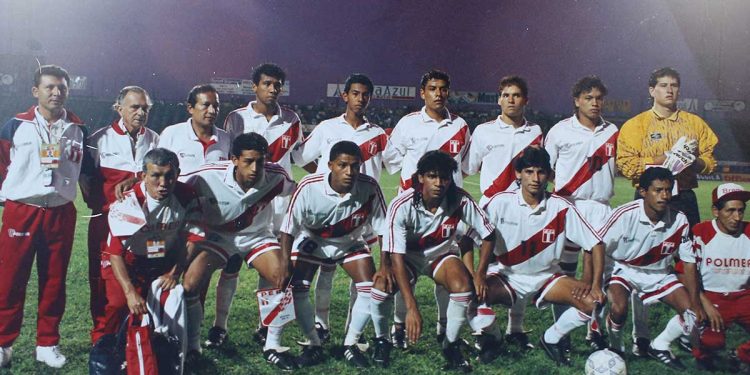 Lazo integró la Selección Peruana de Fútbol sub 23 en 1994 y en 1996, la selección absoluta.