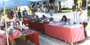 Feria de emprendedores se realizó en la plaza de Yanahuara, pero hubo poca afluencia de público.