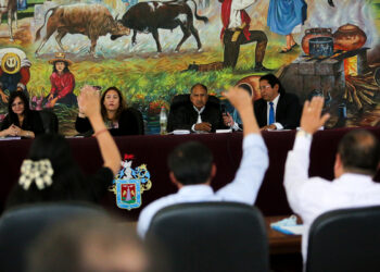 Ángel Linares, asumió la encargatura de la alcaldía, por acuerdo de los regidores del concejo provincial de Arequipa.