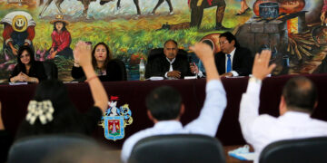 Ángel Linares, asumió la encargatura de la alcaldía, por acuerdo de los regidores del concejo provincial de Arequipa.