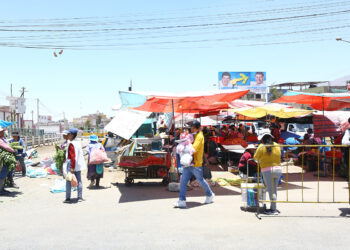 La presencia de ambulantes en Río Seco o Avelino Cáceres, no solo es por necesidad económica.