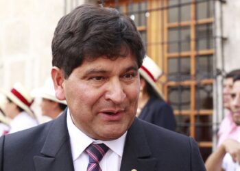Rohel Sánchez, respaldó demanda de la población por el adelanto de elecciones en el más breve plazo.