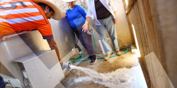 Son 36 mil litros de leche diarios que tienen que botar porque no se acopia ni pueden trasladar a otro lugar por el costo que significa.