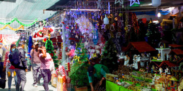 El ambiente navideño ya se vive en la ciudad y diferentes ferias abrieron sus puertas para ofrecer todo lo relacionado a esta festividad.