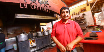 José Díaz, encargado de La Capitana, picantería con más de 100 años en Arequipa.