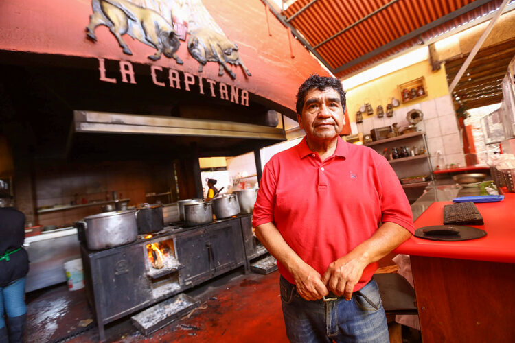 José Díaz, encargado de La Capitana, picantería con más de 100 años en Arequipa.