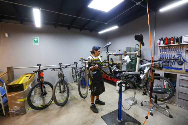 Este emprendimiento de reparación de bicicletas se inició para atender las necesidades de los ciclistas.