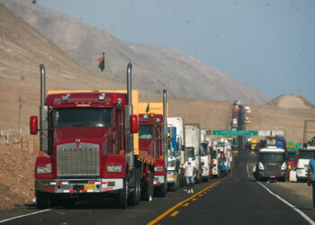 Transportistas bolivianos se encuentran varados en diferentes zonas del sur peruano.