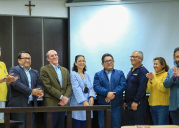 Los especialistas se reunieron con responsables del resguardo de colecciones bibliográficas antiguas en Arequipa.