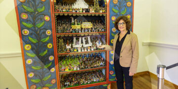 El retablo más grande del mundo se expone en el Centro de las Artes de la Universidad Católica San Pablo, por Semana Santa.