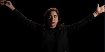 Toda la experiencia teatral de Karina Jordán en “Relatos (in)conexos” y talleres de actuación.