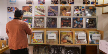 Discos Eternos vende vinilos de todas las épocas en Arequipa.