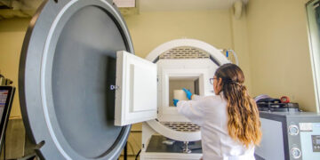Laboratorio del Departamento de Ciencias Naturales fueron dotados de nuevos equipos para potenciar la investigación y los proyectos que realizan con Prociencia.