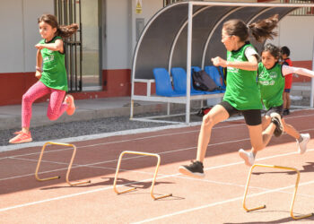 Fomentar el atletismo en los niños es fundamental por sus beneficios psicológicos y físicos.
