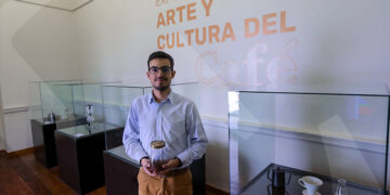 Mauricio Martínez, experto en café. “Con esta exposición queremos mostrar las diferentes formas de preparar café”, señaló.
