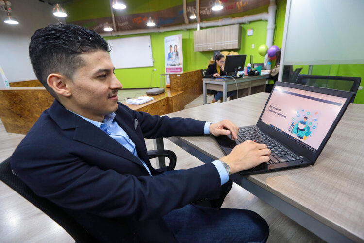 Renato Concha Urday es uno de los impulsores de Exponentia, que ofrece el servicio de gestión de redes sociales.