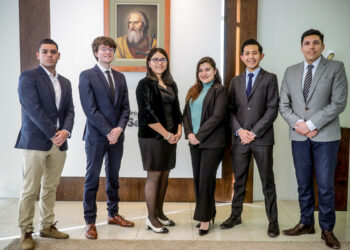 Equipo de la San Pablo que participó en el Moot de Arbitraje Peruano en Lima.