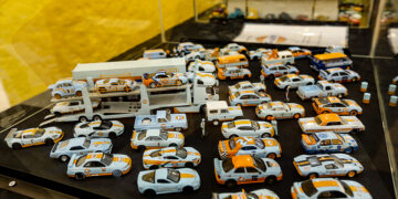 Eduardo García tiene en su colección toda la temática de autos Gulf, como Hot Wheels, Autoworld y MiniGT.