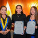 Estudiantes de Derecho UCSP, Amanda Otazú y Fernanda Cavero junto a la parlamentaria andina Leslye Lazo, promotora del concurso.