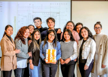 Estudiantes de Arquitectura y Urbanismo muestran el plan maestro elaborado para asilo San Vicente de Paúl.