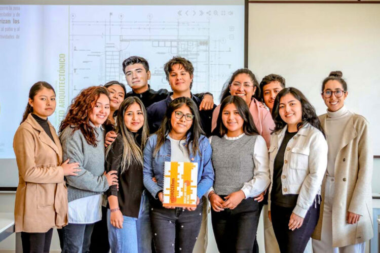 Estudiantes de Arquitectura y Urbanismo muestran el plan maestro elaborado para asilo San Vicente de Paúl.