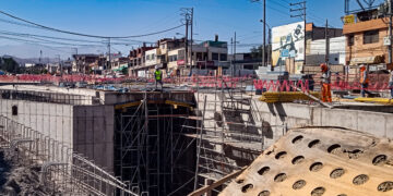 Intercambios viales sobredimensionados no resuelven el problema de infraestructura vial en Arequipa.