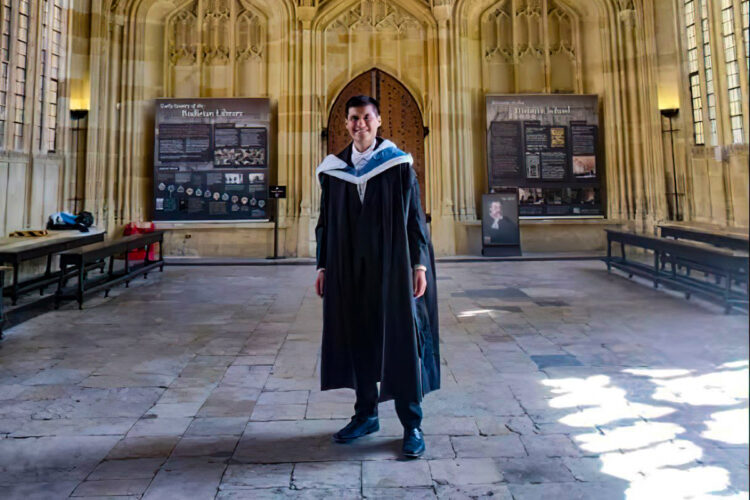Ríos Carrillo, fue aceptado para estudiar el doctorado en Filosofía del Derecho en la prestigiosa Universidad de Oxford, en Inglaterra.