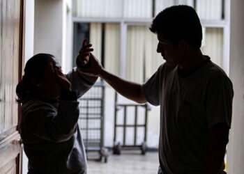 Si la mujer fue víctima de violencia de niña por parte de sus padres, es susceptible de sufrir agresiones en su hogar.